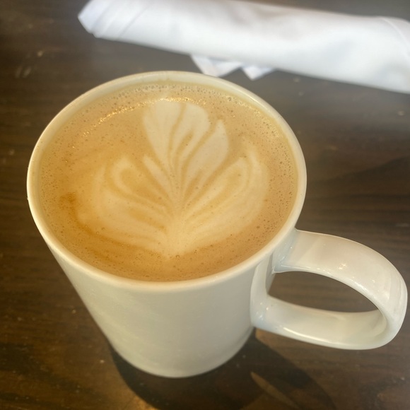 Meet your Posher, Mariah - Picture 4 of 4